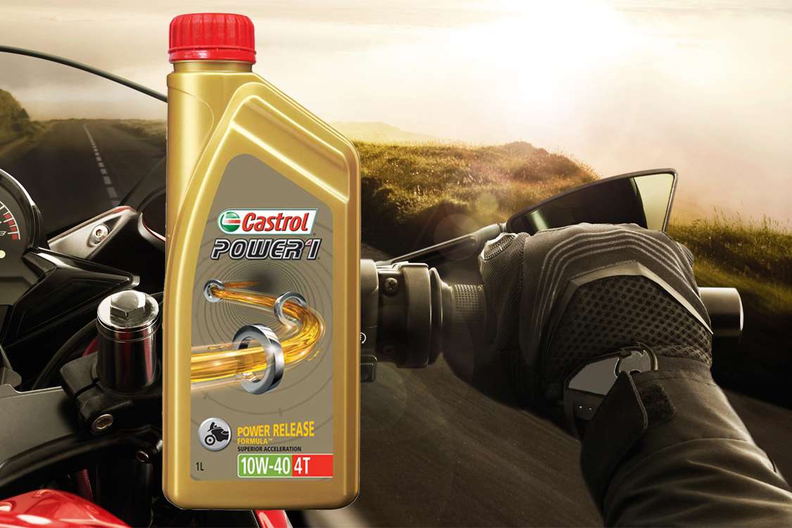 Автомобильное масло в мотоцикл. Castrol 10w50 Power 1 Racing 4т. Мотоцикл масла кастрол. Castrol New Oil. Castrol для мотоциклов.